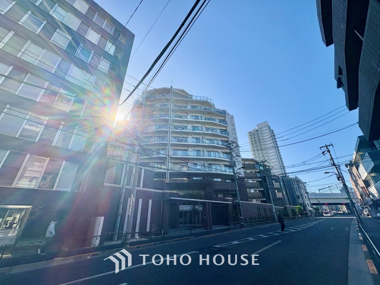 内装 ◆サンサンと◆差し込む太陽の光がこのリビングに笑いをもたらす.