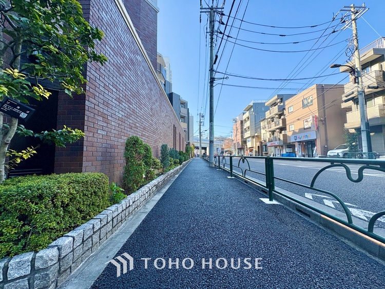 内装 ◆瀟洒な空間◆落ち着きのある彩が見事に調和させた瀟洒な空間を演出。ここに集まる家族の会話と笑顔が絶え間なく続く幸せな空間。