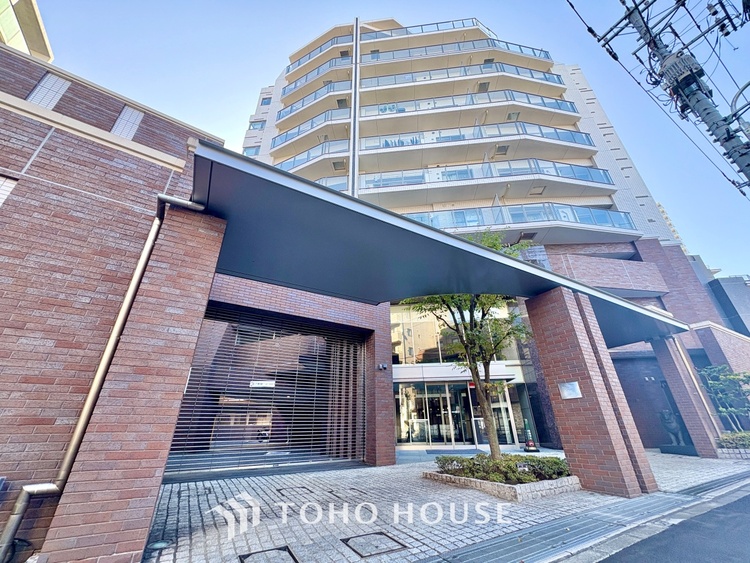 内装 ここはみんなが集い、食事と楽しい会話が始まる場所。話に夢中になりすぎて、ついつい時を忘れ、夜半過ぎになってしまう。そんな束の間の幸せを感じさせてくれます。