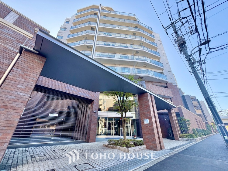 外観 漂う上質な空気感、マンションに入れば「おかえりなさい」と笑顔で迎えてくれるエントランス。最良の心配りを感じるマンションでした。