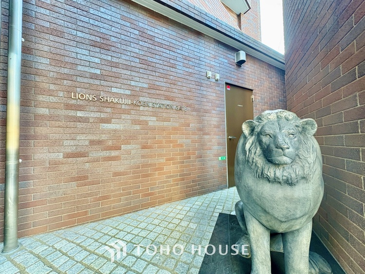 キッチン ◆愛育◆キッチンは家族の絆を育む大切な空間。シンプルで使い易いSystemKitchenで愉しく作る料理は愛情のある美味しいご馳走に。家族で使える広々としたダイニングキッチンです。