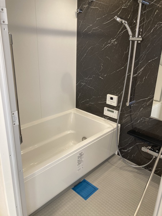 風呂 ◆陽溜まり◆の温もりを感じ、ふわりと寄り添う太陽の妖精たちが自然と僕達を微睡ませる。うとうとしたい訳ではないがそんな時間が嫌いじゃない自分がここにいる。