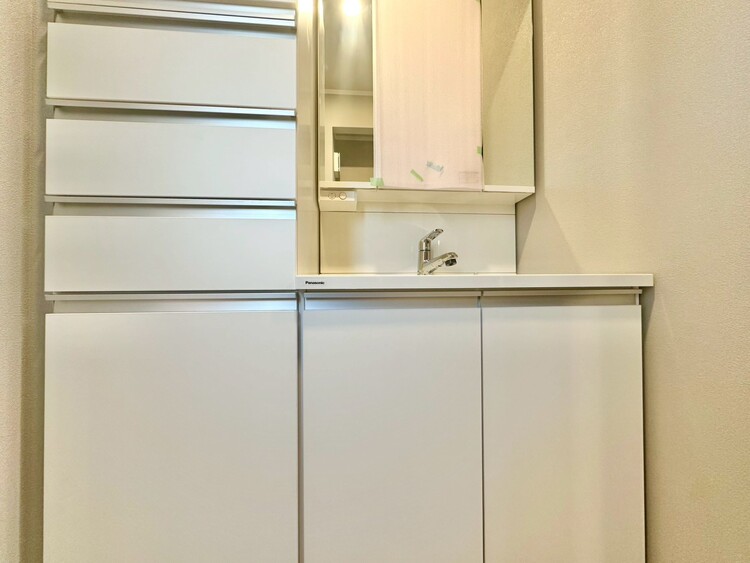 その他 清潔感を感じられる洗面化粧台。