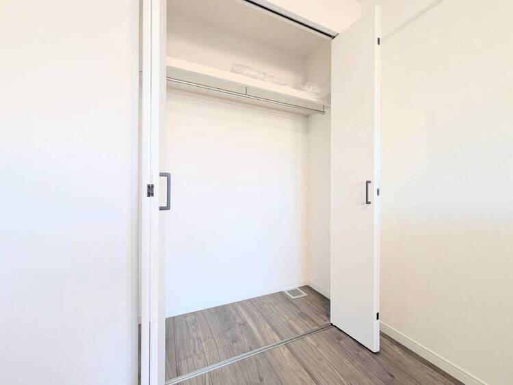 収納 家電やスーツケース、ストック品など何でも片付く嬉しい空間です。