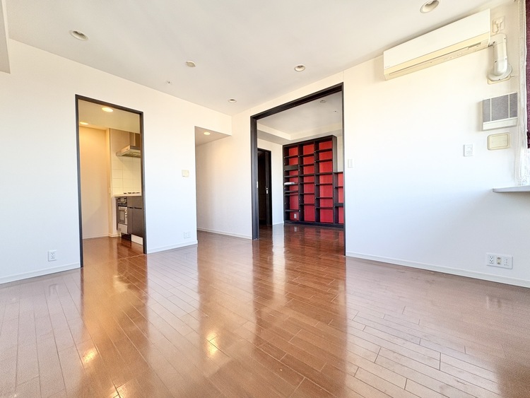 内装 現在改装中◆Sunshine◆光が燦々と入り、いるだけで気持ちいい。「開放的でゆとりあるお部屋です。」