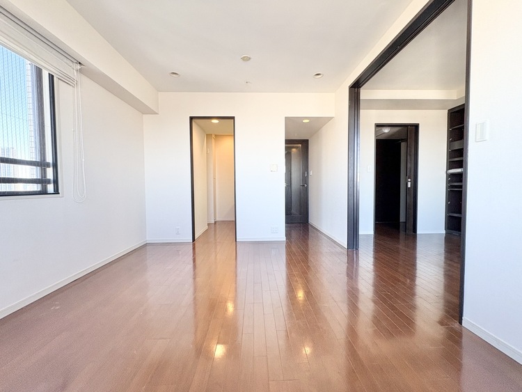 内装 現在改装中◆simple is best◆無駄のない綺麗なつくりのリビングルームであなただけの暮らしを。