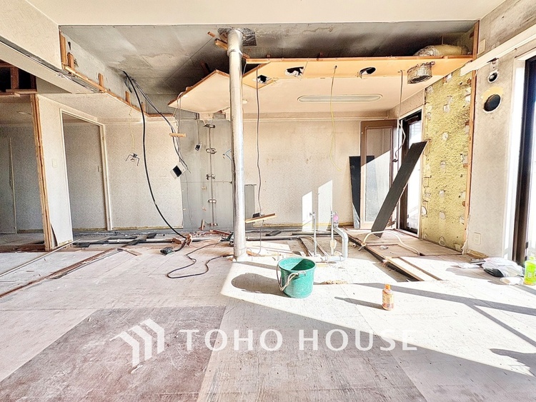 内装 現在改装中◆Sunshine◆光が燦々と入り、いるだけで気持ちいい。「開放的でゆとりあるお部屋です。」