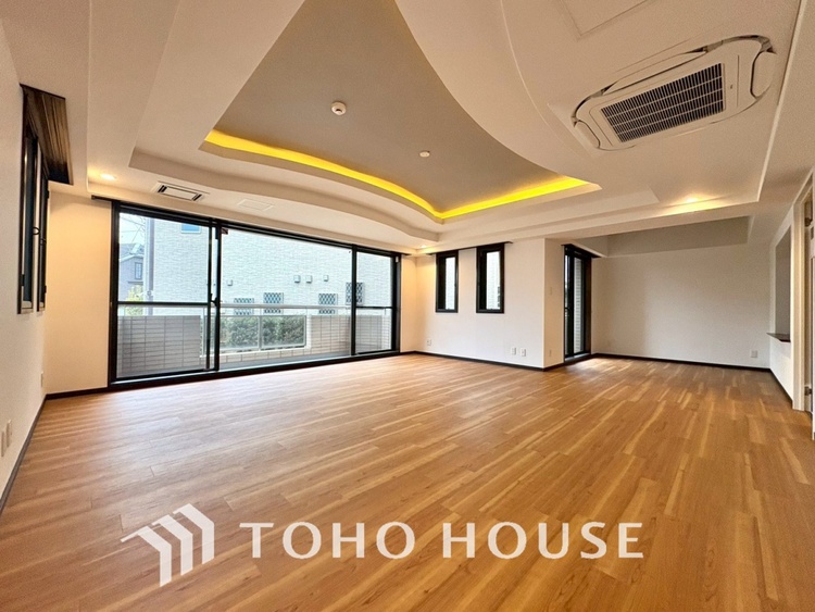 内装 【LIVING】◆眩い◆光が燦々と入り、家族の笑顔を照らす。「いつまでも続いて」と願う夢のような毎日がここにある。