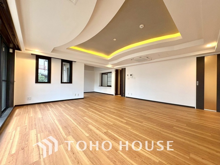 内装 【LIVING】◆陽光◆が差し込む。この開放的なLDKに家族の笑顔が集う。家族が一緒に過ごす空間は明るく、そして居心地よく。