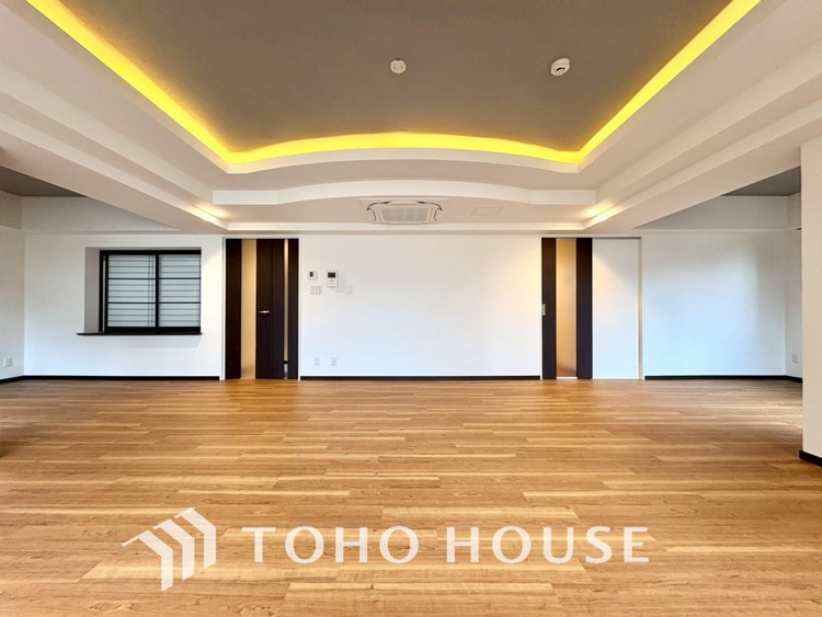 内装 【LIVING】◆扉を◆開くとこの景色。家族の”おかえり”の声が聞こえてきそう。