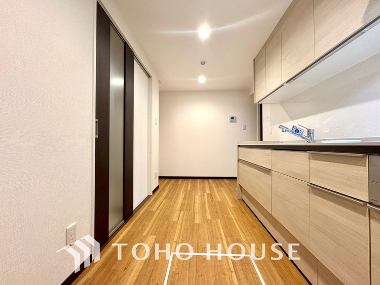 キッチン 【KITCHEN】◆ワクワク◆開放的で機能性も高いシステムキッチン。お子様は毎日のご飯にワクワク！