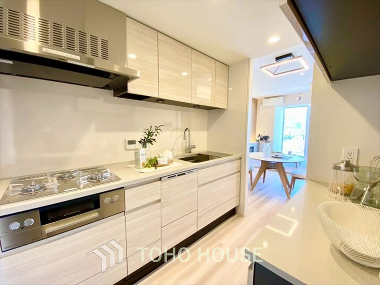 キッチン 【KITCHEN】◆ワクワク◆開放的で機能性も高いシステムキッチン。お子様は毎日のご飯にワクワク！