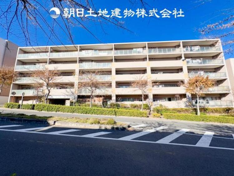 外観 表現された空間はたくさんの光を浴び、風を感じ、暮らしの時間を豊かにしてくれます。