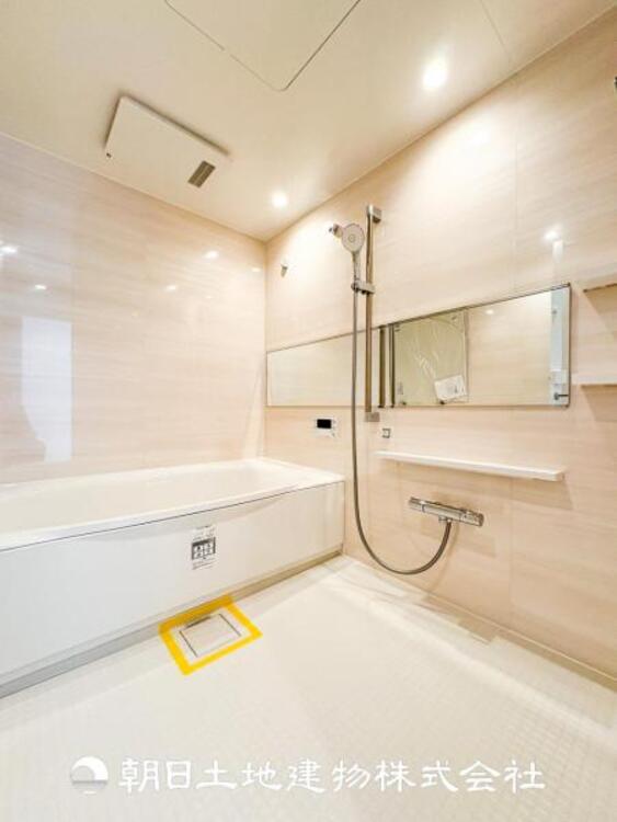 風呂 1日の疲れを癒すバスタイム。心地よいリラックスを叶える独立した美しい空間です。