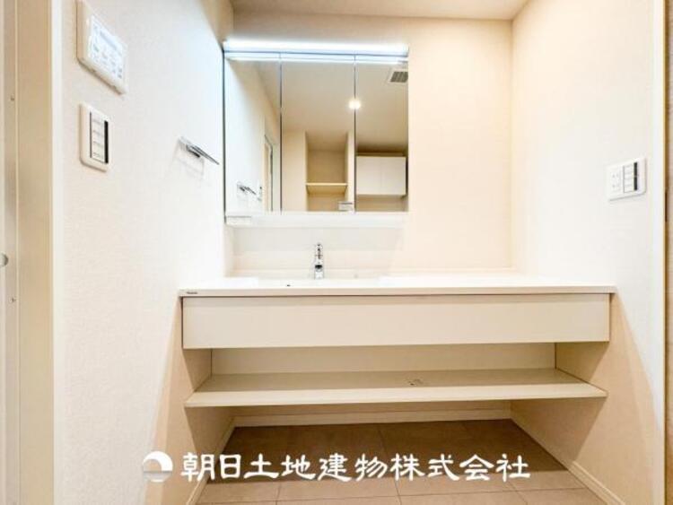 洗面 慌ただしい1日が始まり、充実した1日の終わりを締めくくる洗面所。