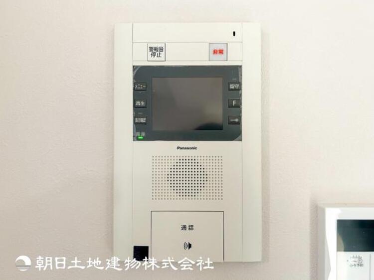 設備 【モニター付インターホン】お子様のお留守番にも安心なＴＶモニタ付インタホン。来客者を確認できる上に留守中の録画もできます