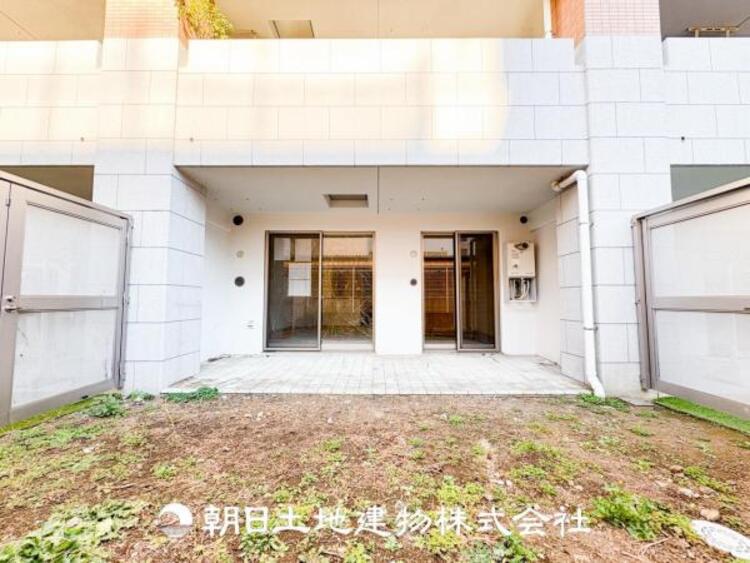 その他 専用庭がある1階住戸になります。趣味を楽しんだりすることができます。