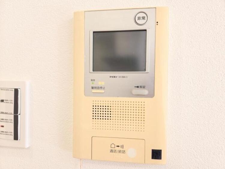 その他 【防犯設備】TVモニター付きインターホンは訪問者のお顔を確認出来安心な機能です！