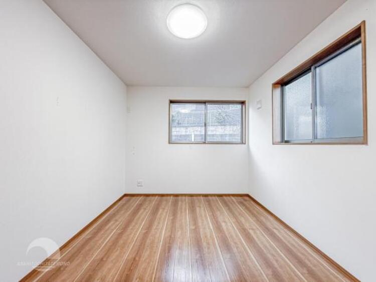 内装 自分の時間を充実させながら心豊かにできるプライベート空間！！穏やかな寛ぎを届ける仕様のゆとりある居室。個室のお部屋が欲しいという要望に応える設計で、過ごす時間が長くてもゆったり落ち着いて過ごせそう！！ 