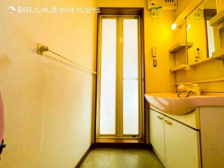 洗面 【洗面・脱衣所】使用頻度の高い場所だからこそ便利な空間に。多人数での使用も考えた便利な空間です 