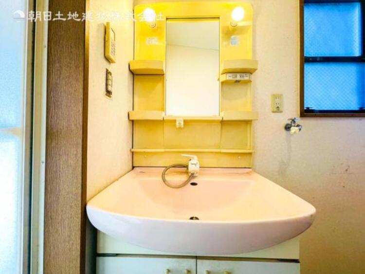 洗面 【洗面・脱衣所】普段は人目につかないスペースにもこだわりを。つくり手の気持ちを『心』がつたわります。 