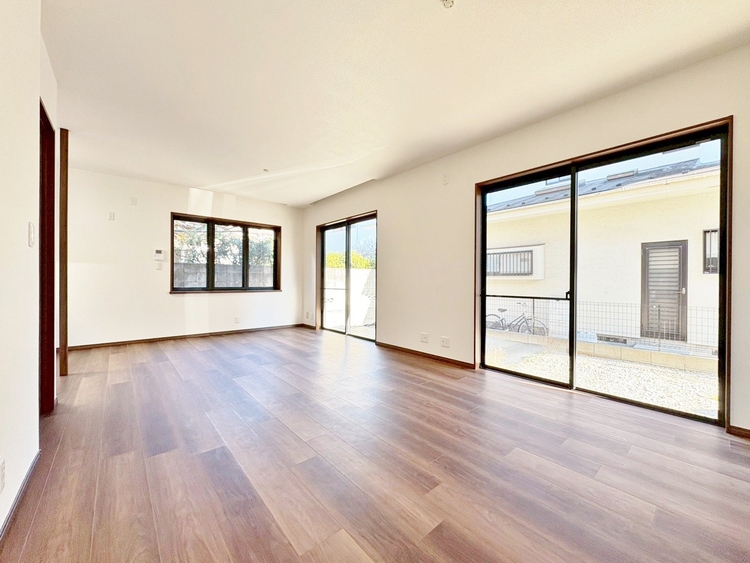 居間 快適に過ごす毎日を求めて、暮らしの中でご自身の「マイホーム」に創り上げてください。