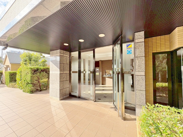 エントランス 外と内をつなぐエントランスは、まさに顔となる場所。