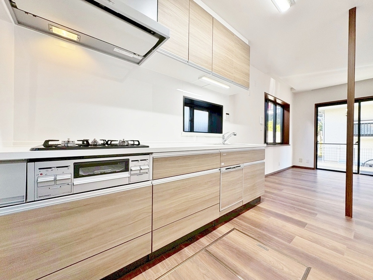 キッチン スマートな意匠と充実の機能を備えたキッチンが、暮らしにおいしい彩りを添えます。