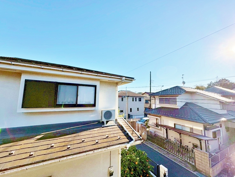 バルコニー 窓を開けると広がる青空。心をリフレッシュして日々を過ごしていきましょう。