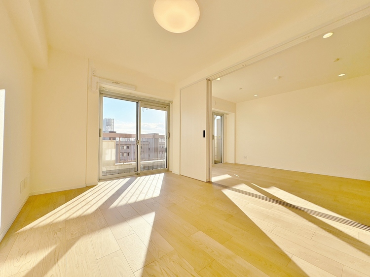 寝室 ベッドも十分に設置するスペースがあります。