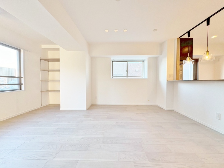 居間 居心地の良い空気感は、暮らしのステージを彩り、心からのやすらぎと満足感を与えてくれます。