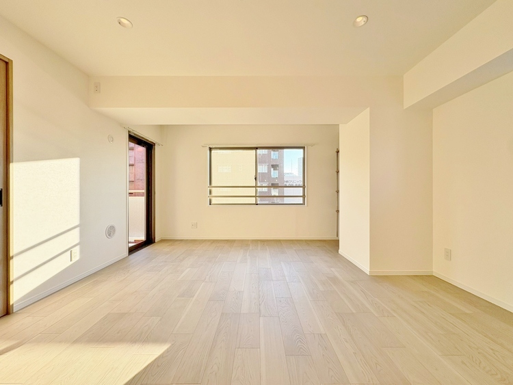 居間 飾り過ぎないシンプルな内装と偏り過ぎないデザインで統一しました。