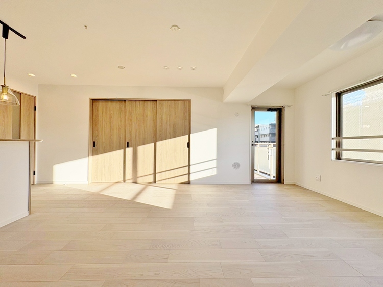 居間 快適に過ごす毎日を求めて、暮らしの中でご自身の「マイホーム」に創り上げてください。