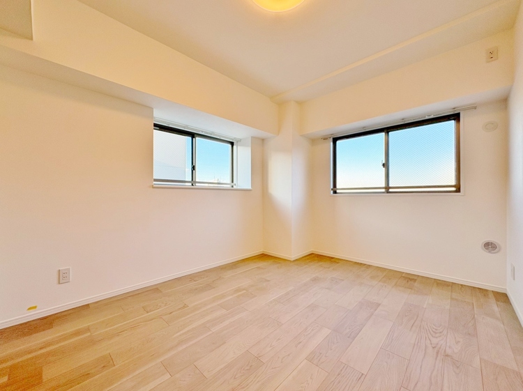 寝室 ベッドも十分に設置するスペースがあります。