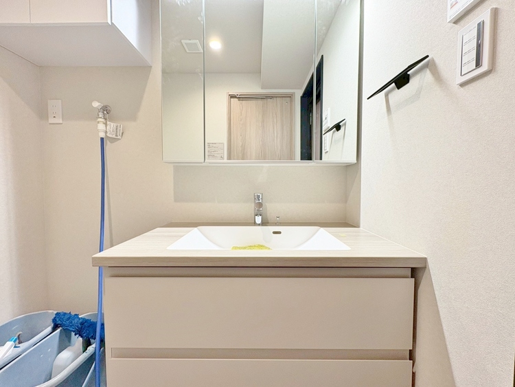 洗面 何かと物が増える場所だからこそ、スッキリと見映えの良い空間に。