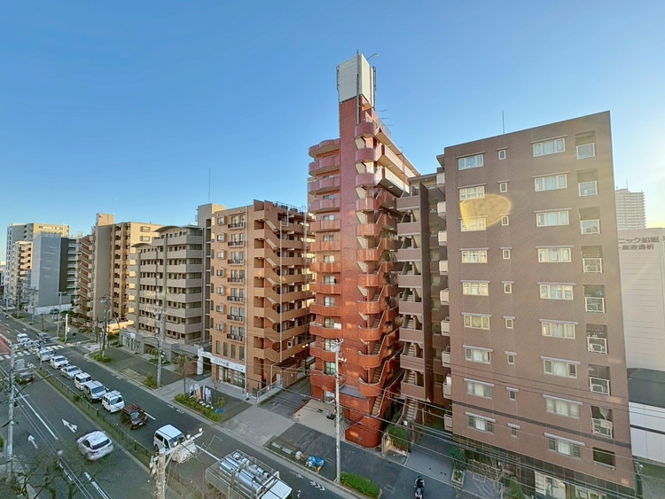 バルコニー 窓を開けると広がる青空。心をリフレッシュして日々を過ごしていきましょう。