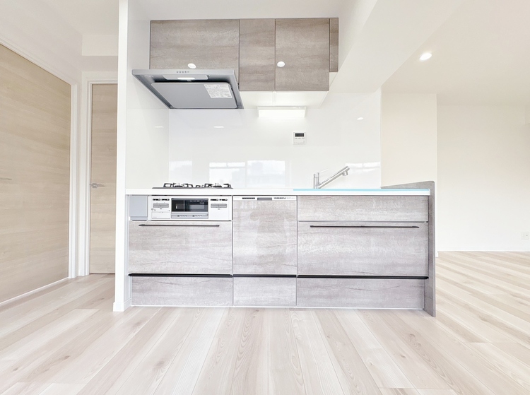 キッチン スマートな意匠と充実の機能を備えたキッチンが、暮らしにおいしい彩りを添えます。