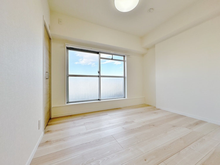 寝室 ベッドも十分に設置するスペースがあります。