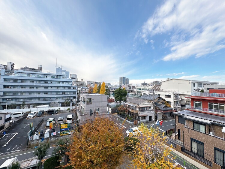 バルコニー 頬をなでる、優しい風を感じることが出来ます。