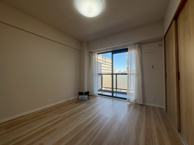 寝室 ベッドも十分に設置するスペースがあります。