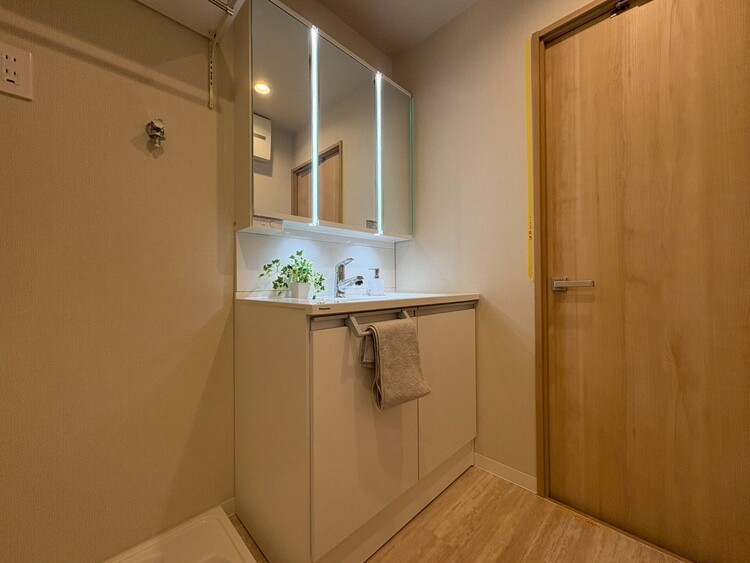 洗面 何かと物が増える場所だからこそ、スッキリと見映えの良い空間に。