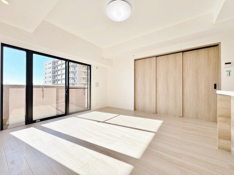 居間 居心地の良い空気感は、暮らしのステージを彩り、心からのやすらぎと満足感を与えてくれます。