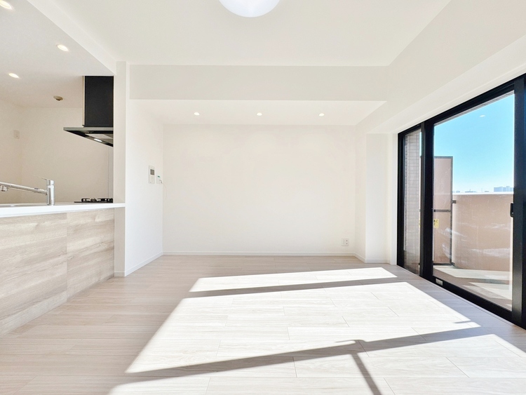 居間 飾り過ぎないシンプルな内装と偏り過ぎないデザインで統一しました。