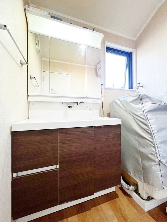 洗面 何かと物が増える場所だからこそ、スッキリと見映えの良い空間に。