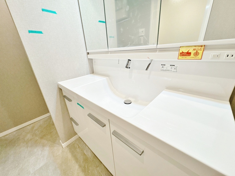 洗面 何かと物が増える場所だからこそ、スッキリと見映えの良い空間に。