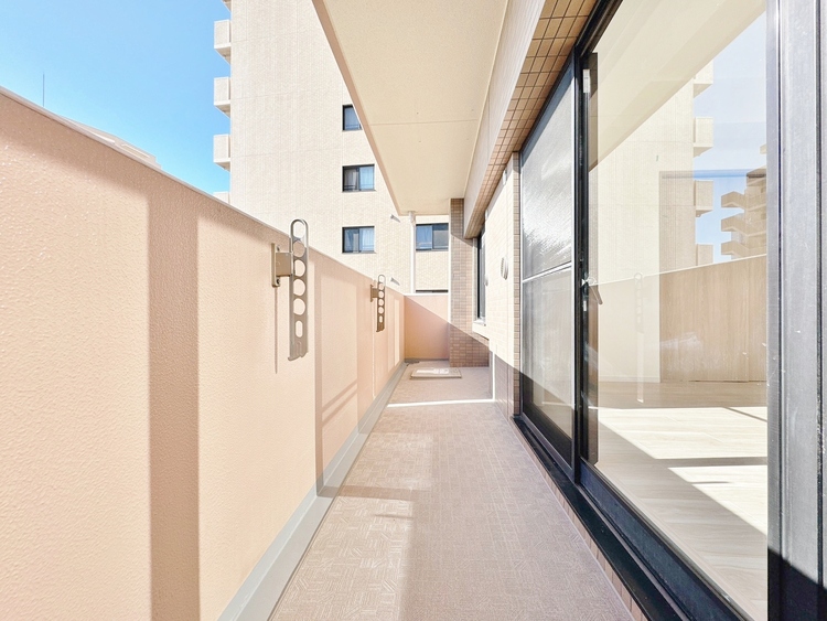 バルコニー 暮らしの中で、光と風を演出してくれるバルコニー。