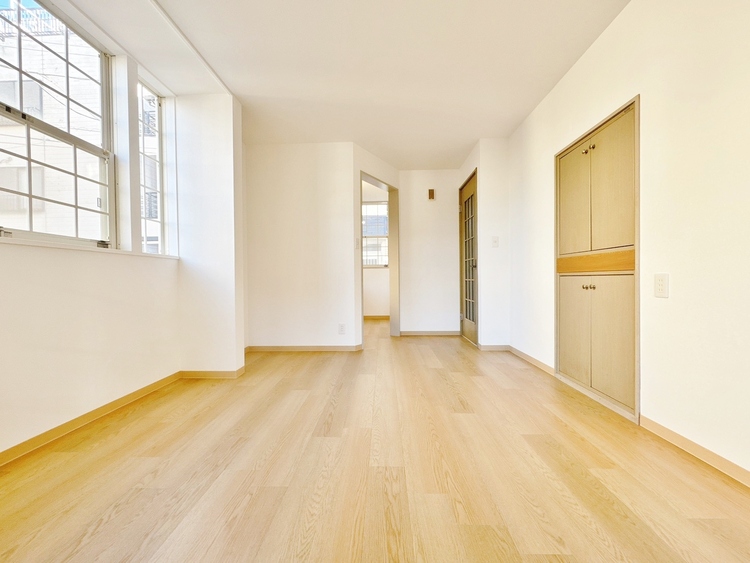 居間 居心地の良い空気感は、暮らしのステージを彩り、心からのやすらぎと満足感を与えてくれます。