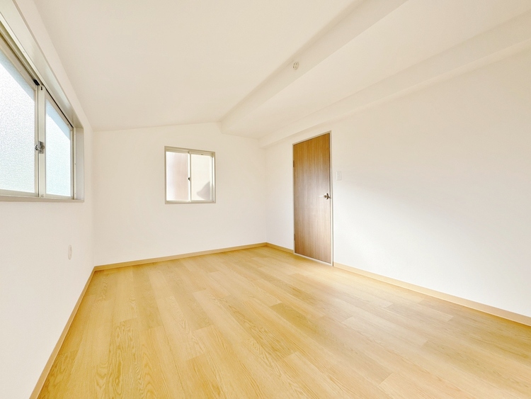 寝室 書斎にするなり、寝室するなりこの１室をどうアレンジするかを想像するだけで夢が膨らみますね。