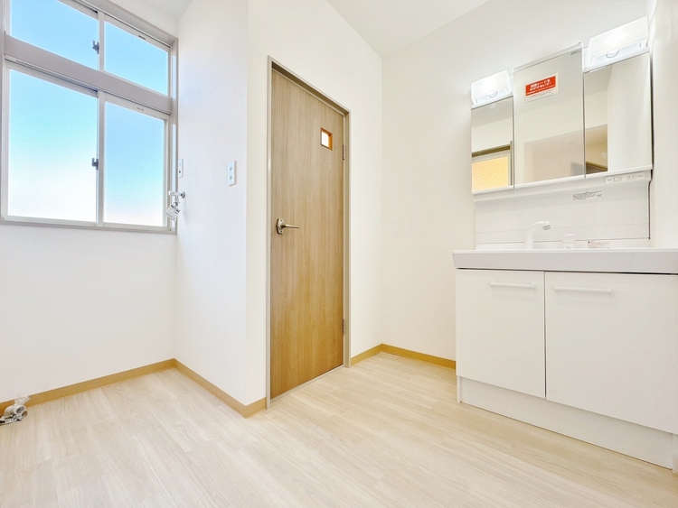 洗面 清潔感と心地よさを重視した、上質感漂うパウダールーム。