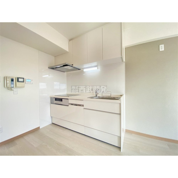 キッチン IHコンロのキッチンは食器洗浄機を標準搭載。あらいものは毎日のこと、あれば何かと便利な設備です。